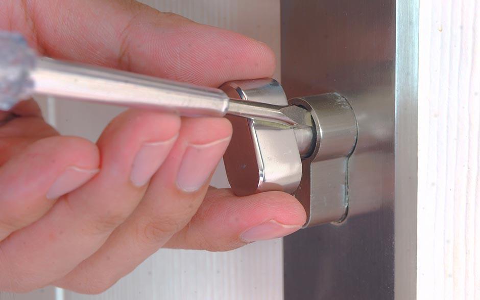 ouverture de porte claquée serrurier Les Essarts-le-Roi